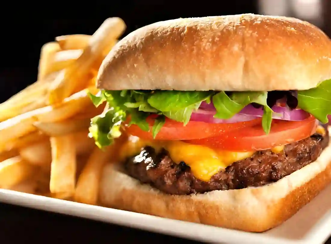 الأطعمة السريعة تدمر صحة الدماغ