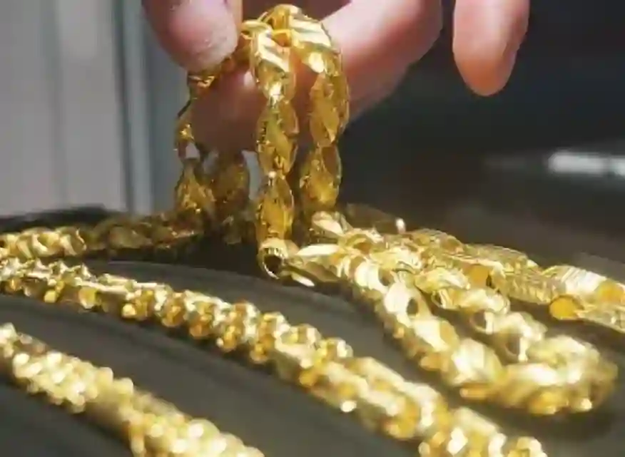 تراجع عالمي يضغط على الذهب