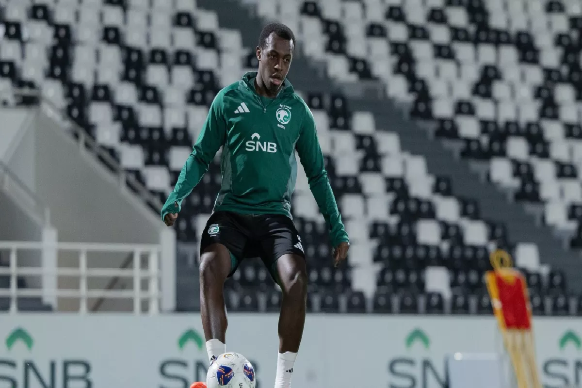 لاعب المنتخب السعودي سعود عبد الحميد.