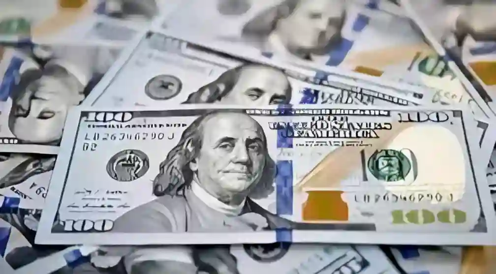 الدولار ينتعش مع تراجع المخاوف
