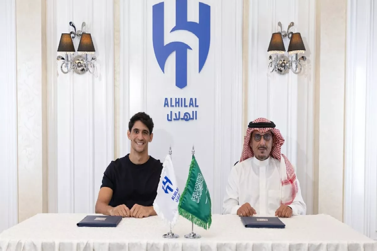 المغربي ياسين بونو.