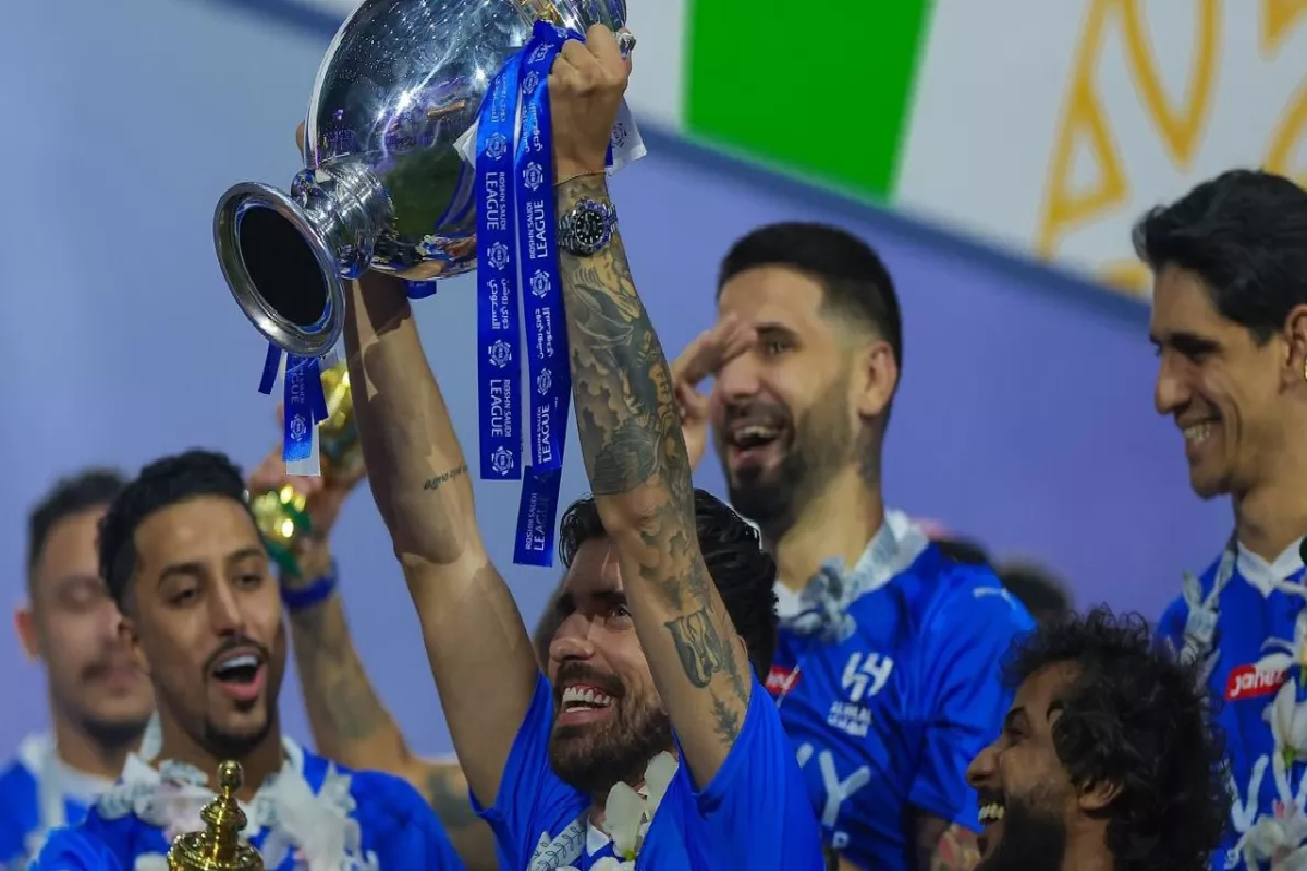 البرتغالي روبن نيفيز. 