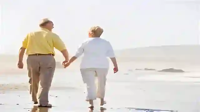 لماذا تعيش النساء أطول دائمًا؟